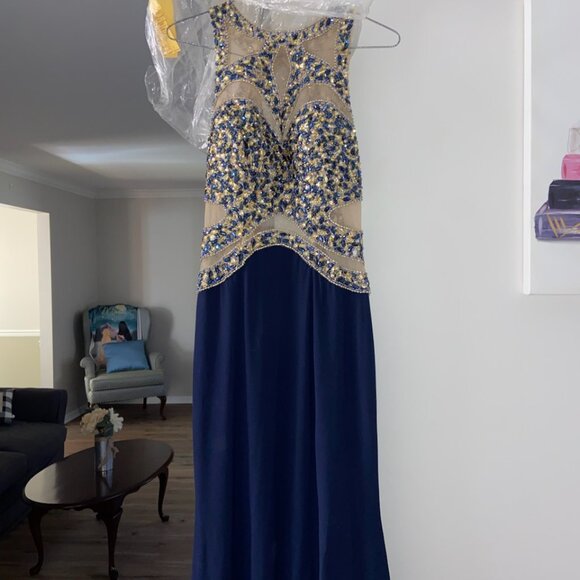 Prom or Formal Dress - Picture 5 of 5